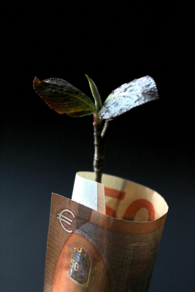 When is an employee entitled to emergency leave or caregiving leave?